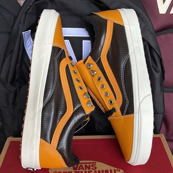 Vans Men’s Old Skool Mte (Mte) Apricot/Black
VN0A348F2NF
Sneakers - Picture 10 of 16